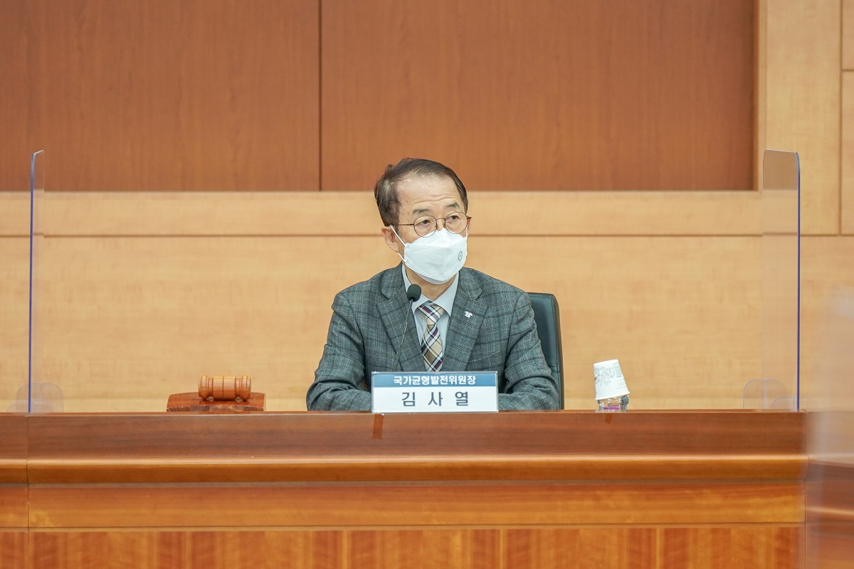 <사진1> 24일 정부서울청사에서 열린 제38차 본회의에서 김사열 국가균형발전위원장이 모두발언을 하고있다.