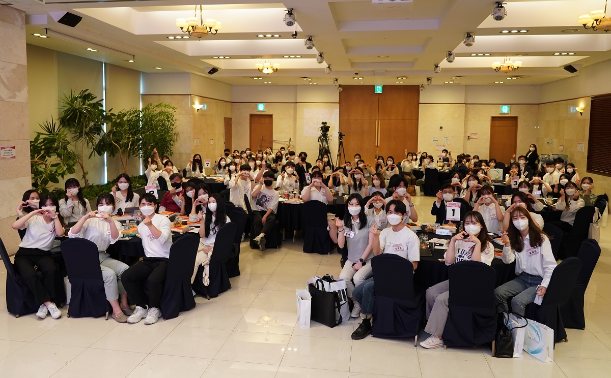 <사진1> 5월 20일 대전에서 열린 국가균형발전 청년 서포터즈 워크숍 참가자들이 기념사진을 촬영하고 있다.